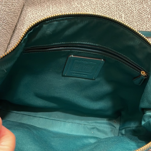 Beautiful and unique coach bag in a Forrest green - Picture 5 of 5
